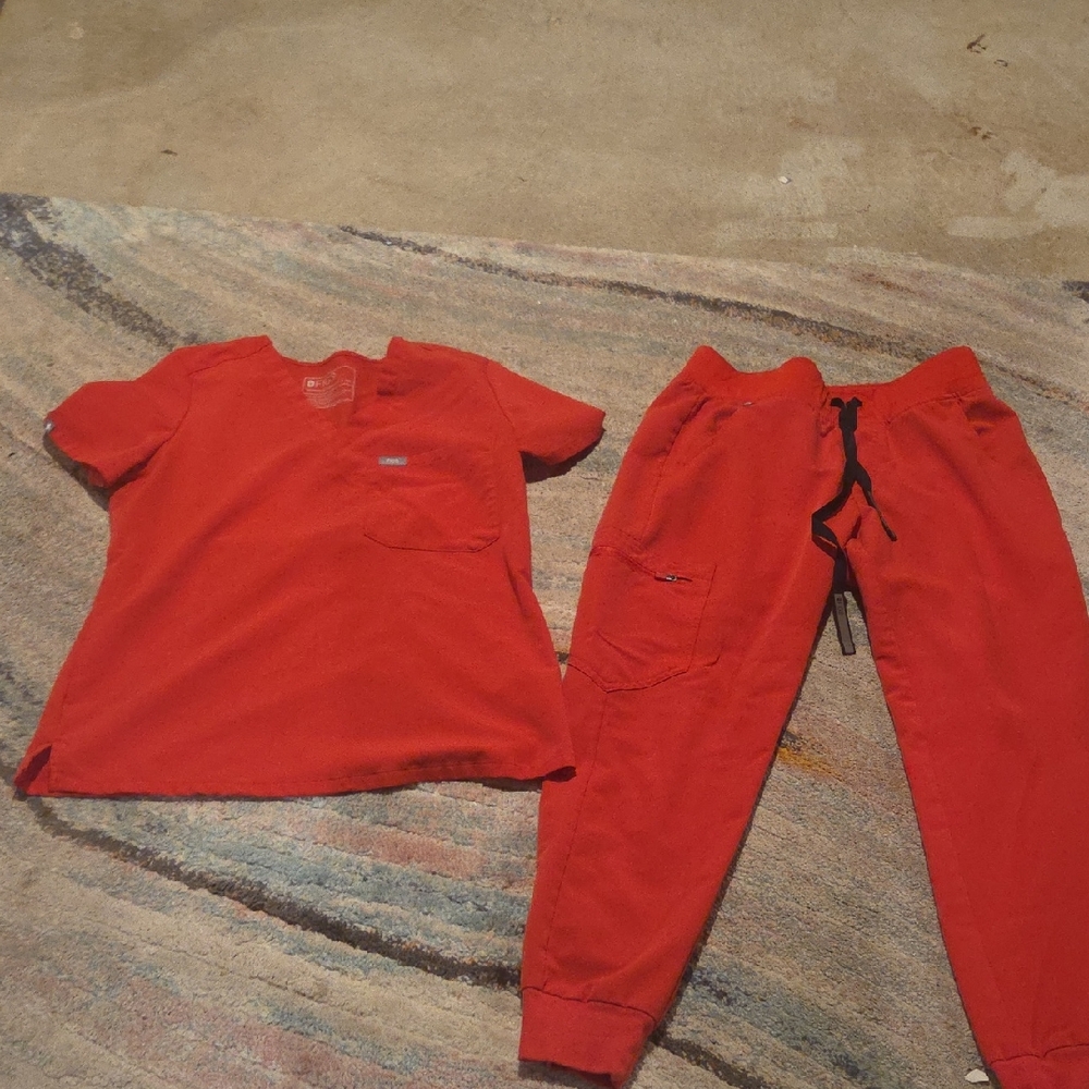 Figs Red Joggers Pants Xsp & Top S Set